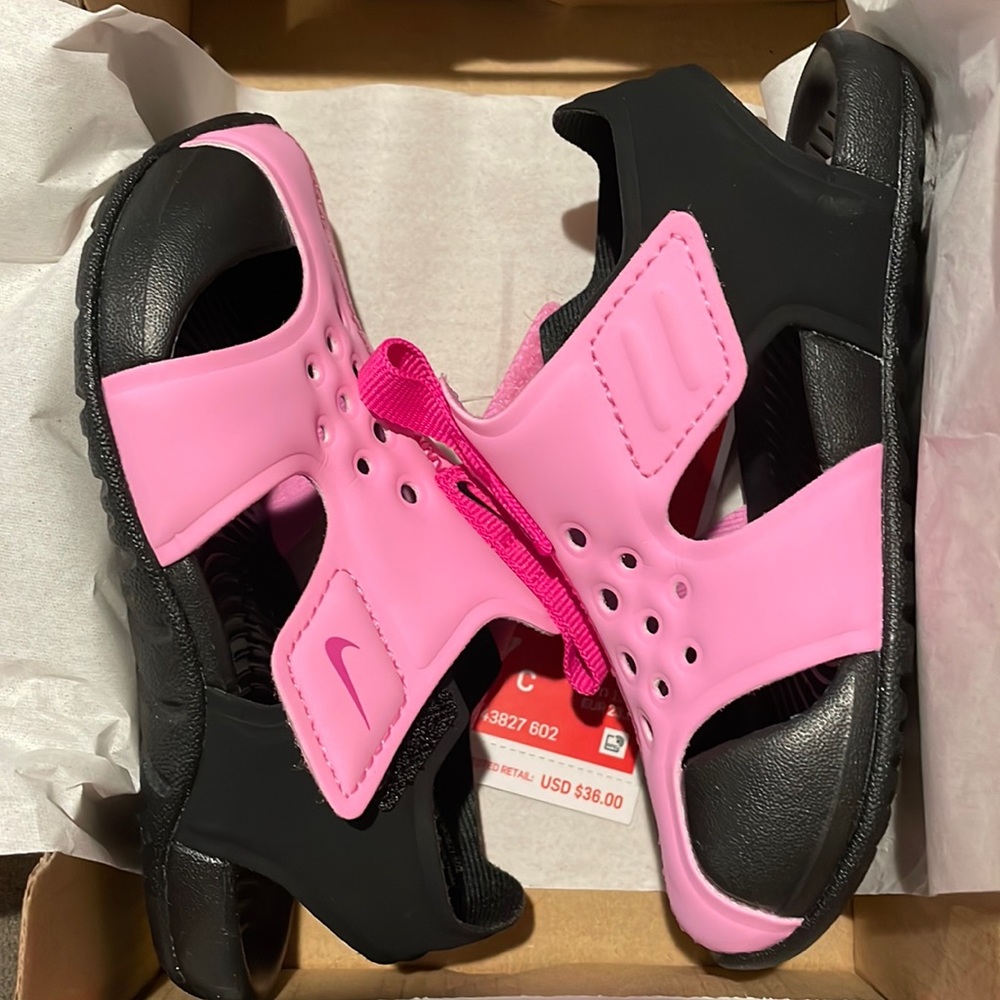 Pink and black Nike Sandler toddler size 7